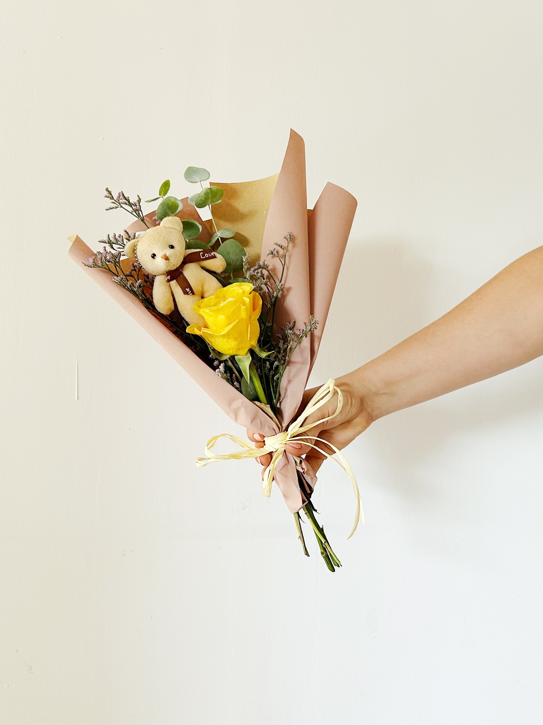 Bouquet of 1 Yellow Rose and stick Bear "Essence Yellow"