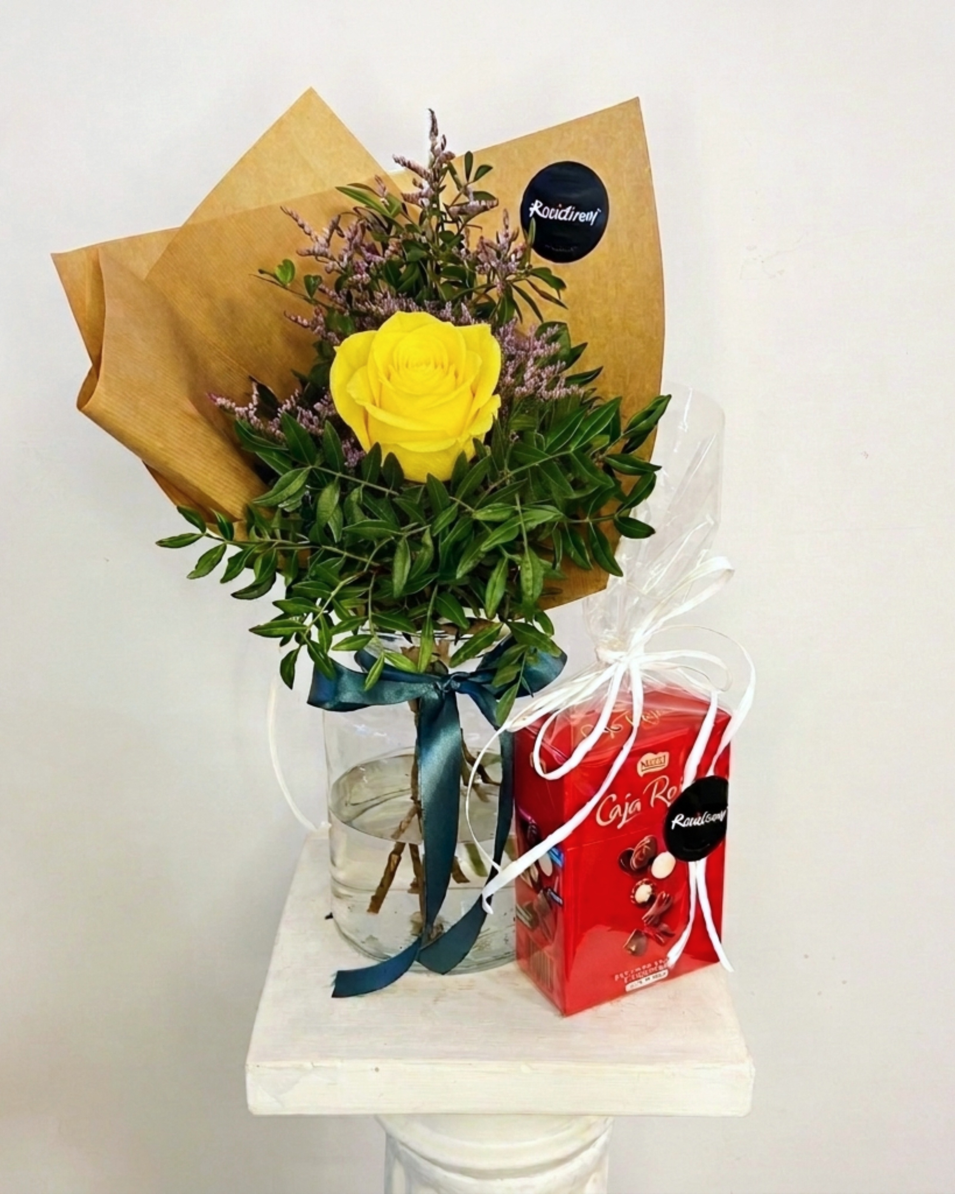 Essence Pack "Yellow Rose + Box of Chocolates Nestlé"