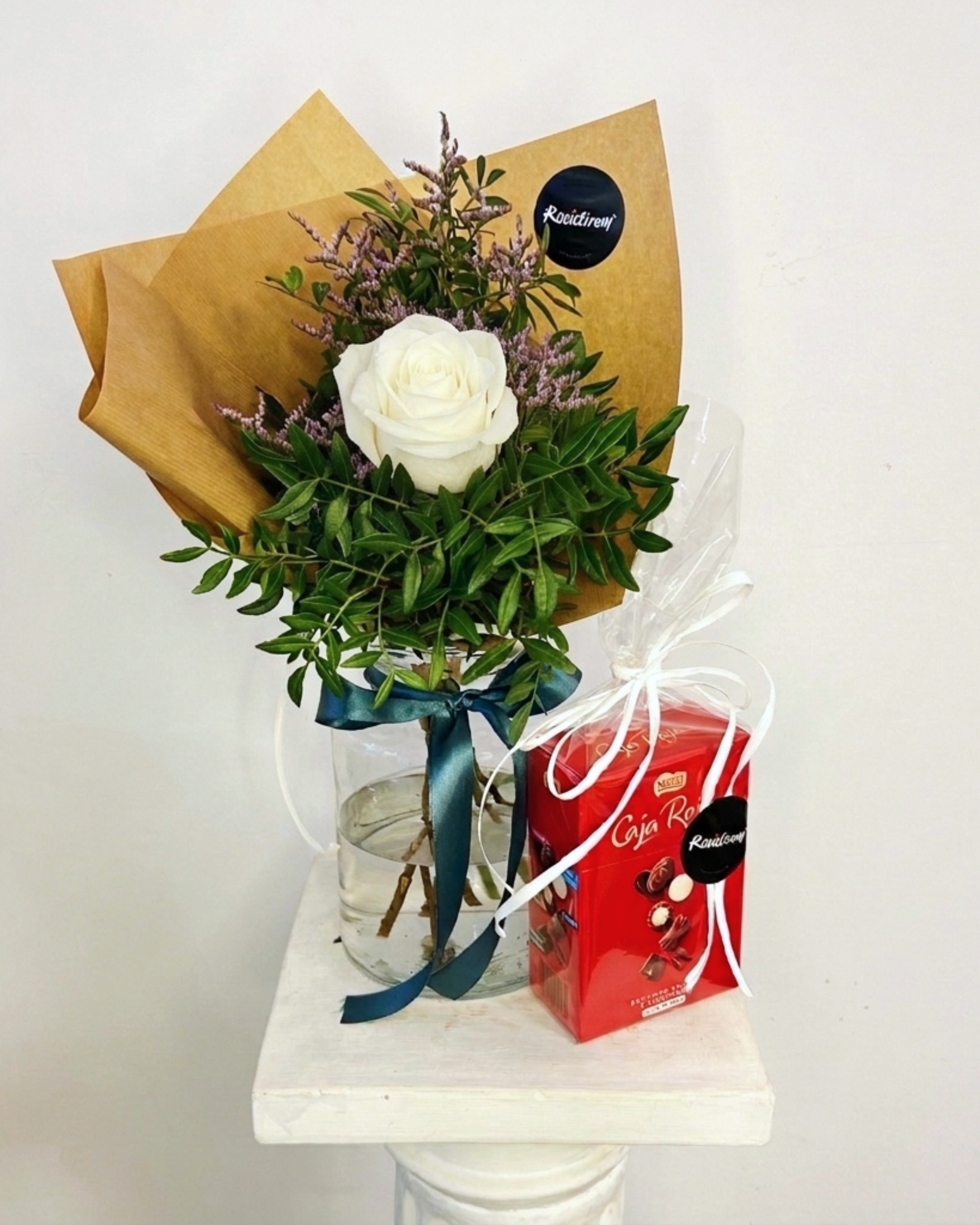 Pack Esencia "Rosa Blanca + Caja De Bombones Nestlé"