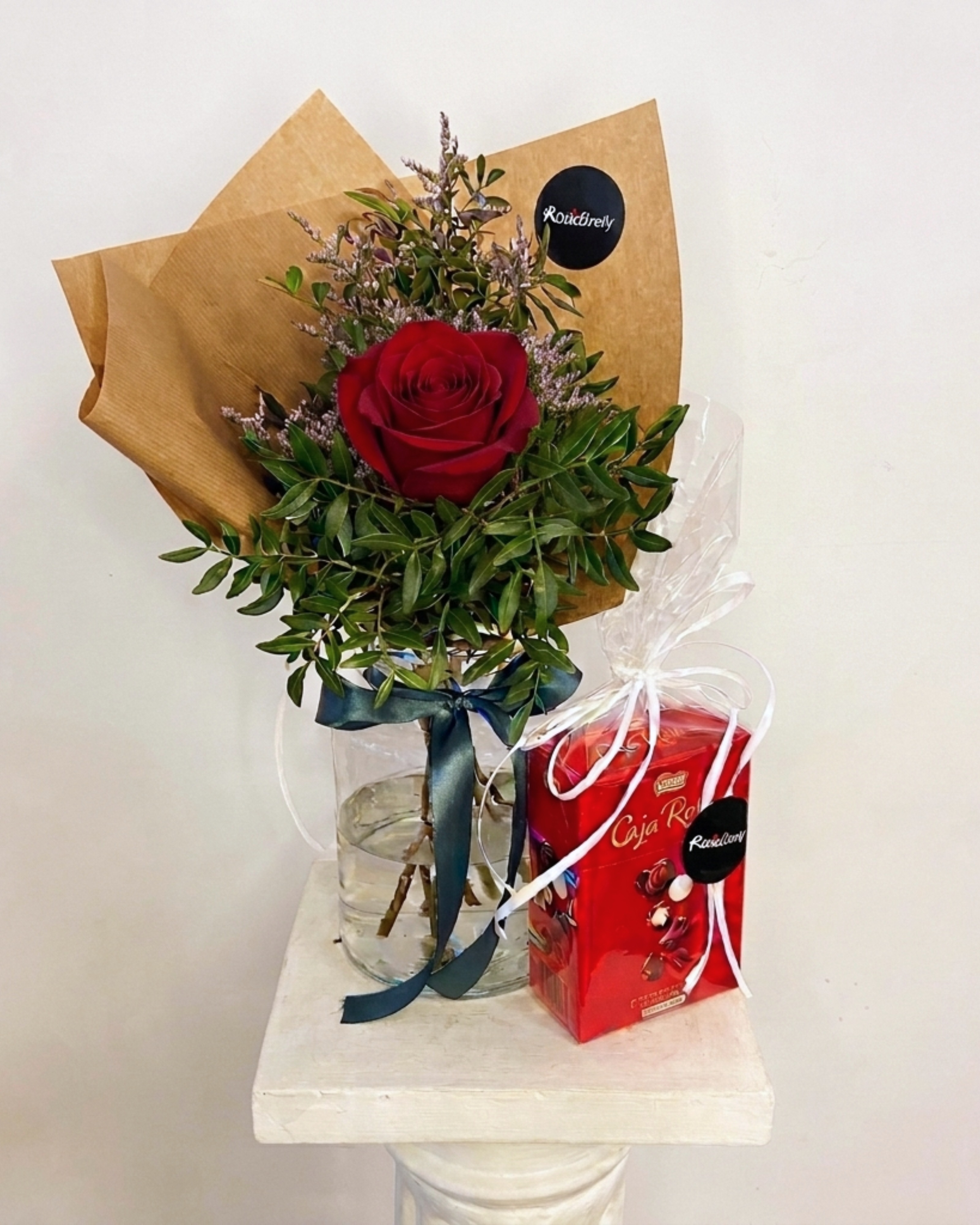 Pack Esencia "Rosa Roja + Caja De Bombones Nestlé"