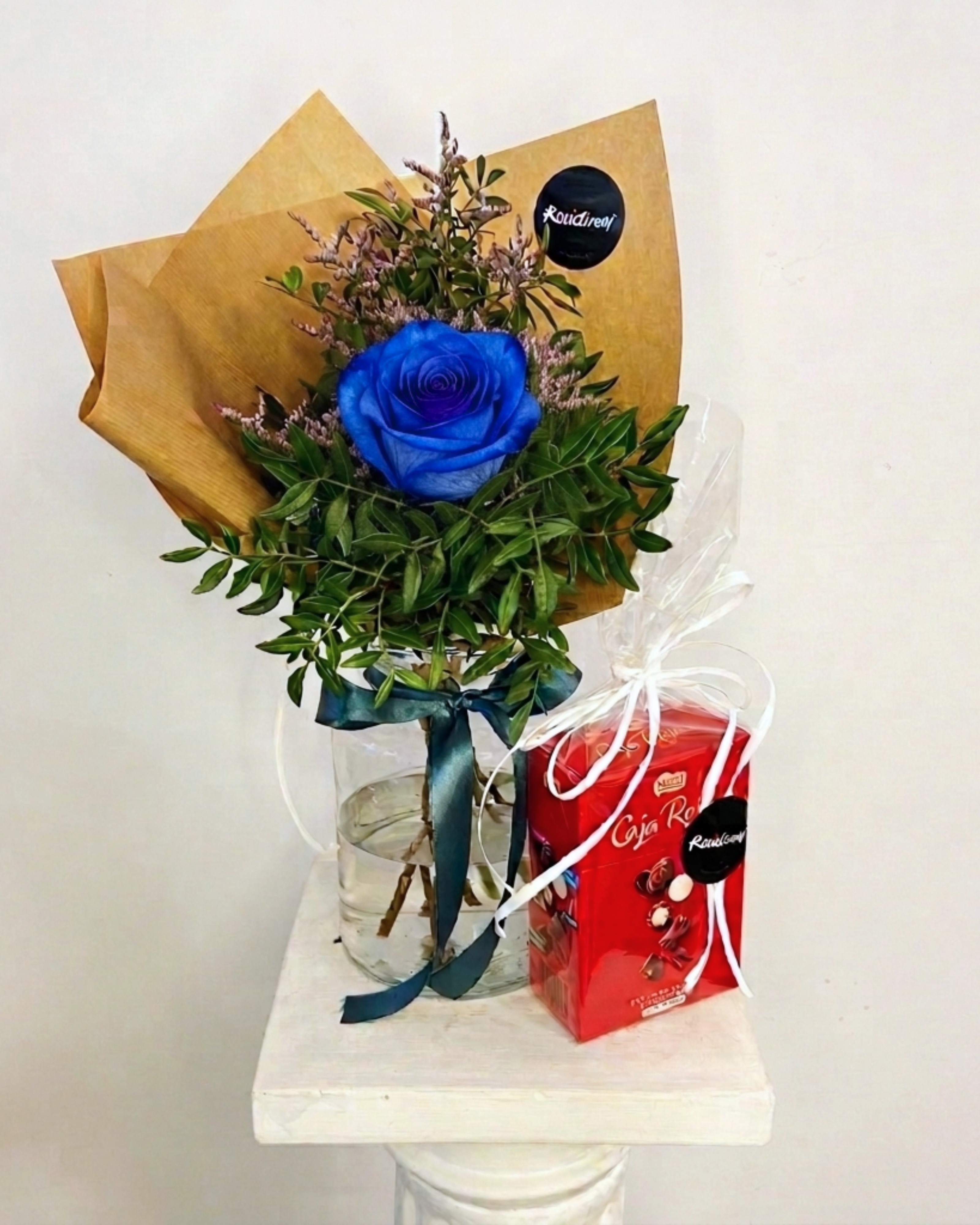 Pack Esencia "Rosa Azul + Caja de Bombones Nestlé"