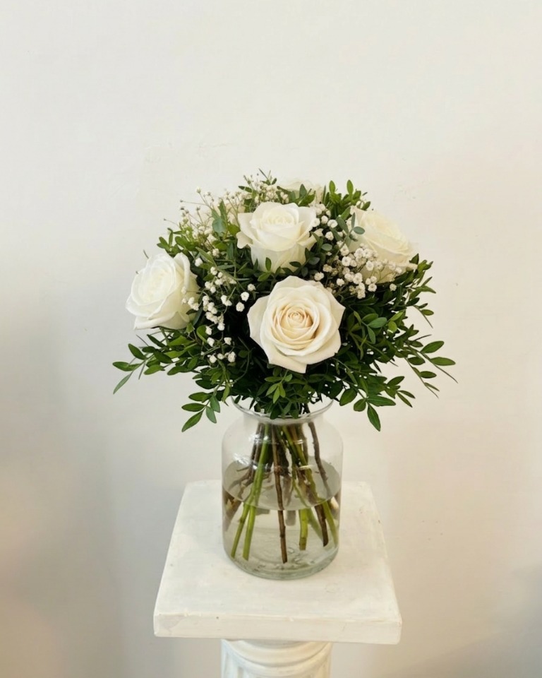 Ramo de 6 Rosas Blancas "Irresistible"